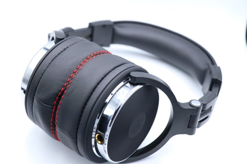 OneOdio Pro050を斜めから撮った画像