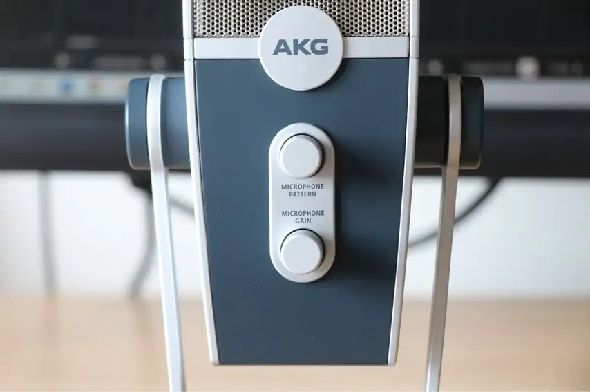 AKG Lyra-Y3の後面コントロールパネル