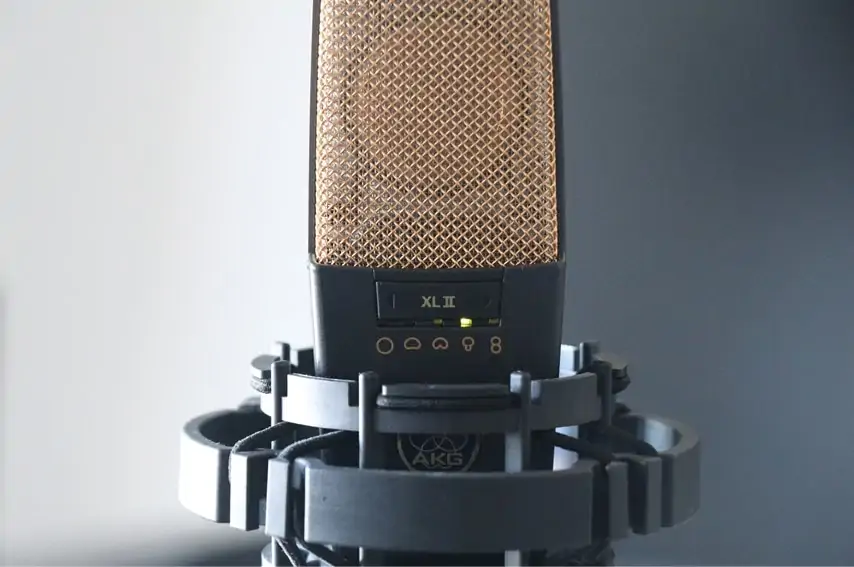 AKG C414-xl2の指向性切替 LEDが点灯する