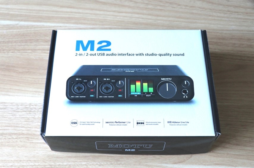 MOTU M2の外箱