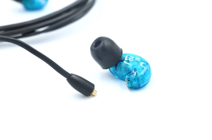 【未使用に近い】SHURE SE215 SPECIAL EDITION イヤホン SE215 Special Edition高遮音性イヤホン【パープル】登場