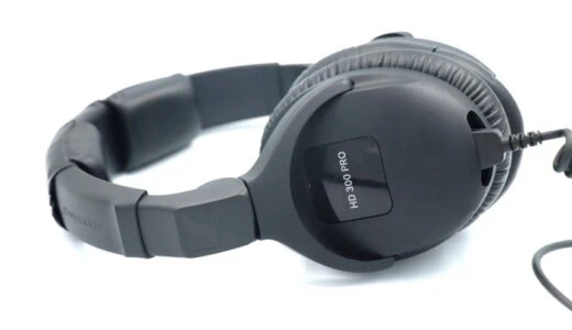 SENNHEISER HD 300 PROをレビュー。フラットで原音に忠実なモニターヘッドホン