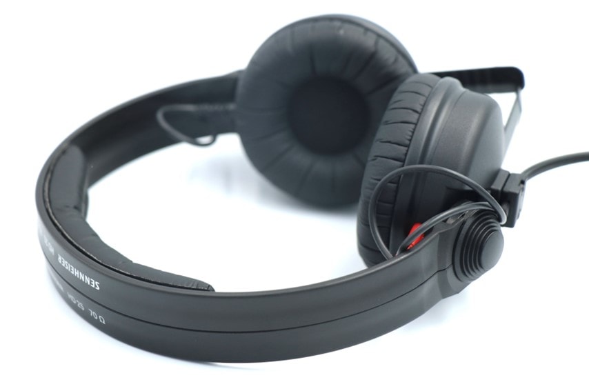 SENNHEISER HD 25をレビュー。DJ用モニターヘッドホンの業界標準 SENNHEISER HD 25をレビュー。DJ用モニターヘッドホンの業界標準