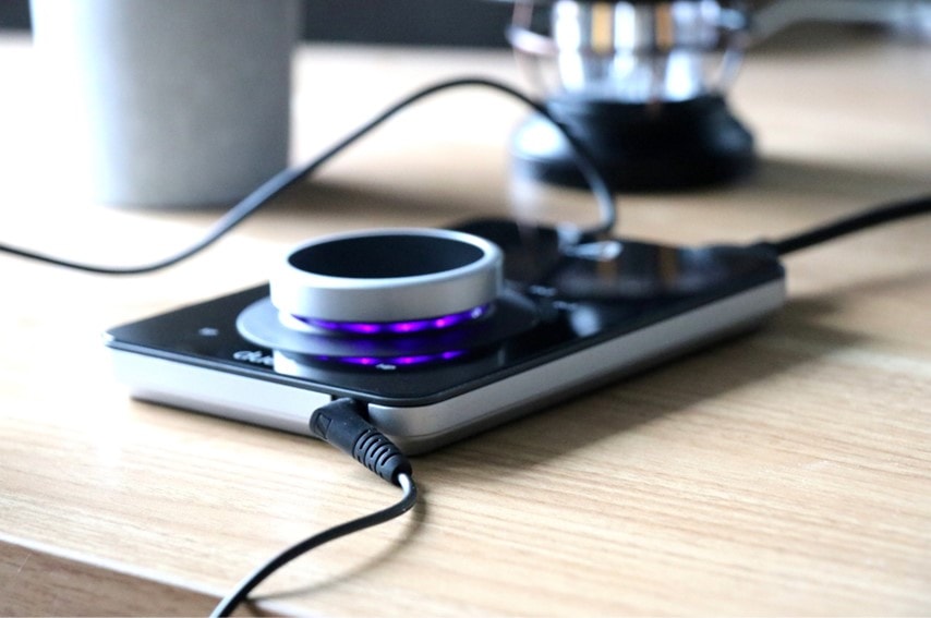 Apogee Duet 3 ノブの下にLEDライトがある