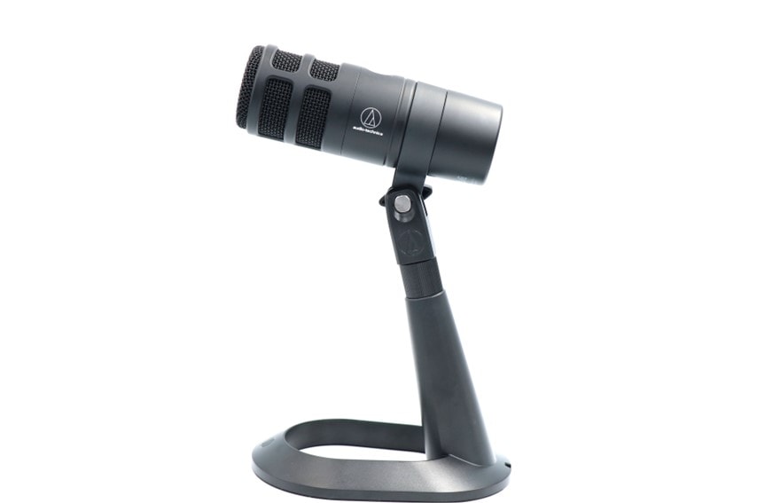 audio technica AT2040USBとマイクロホンスタンドのAT8703を組み合わせて横から撮影