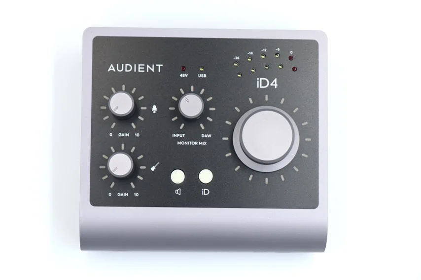 AUDIENT iD4mkII 上面