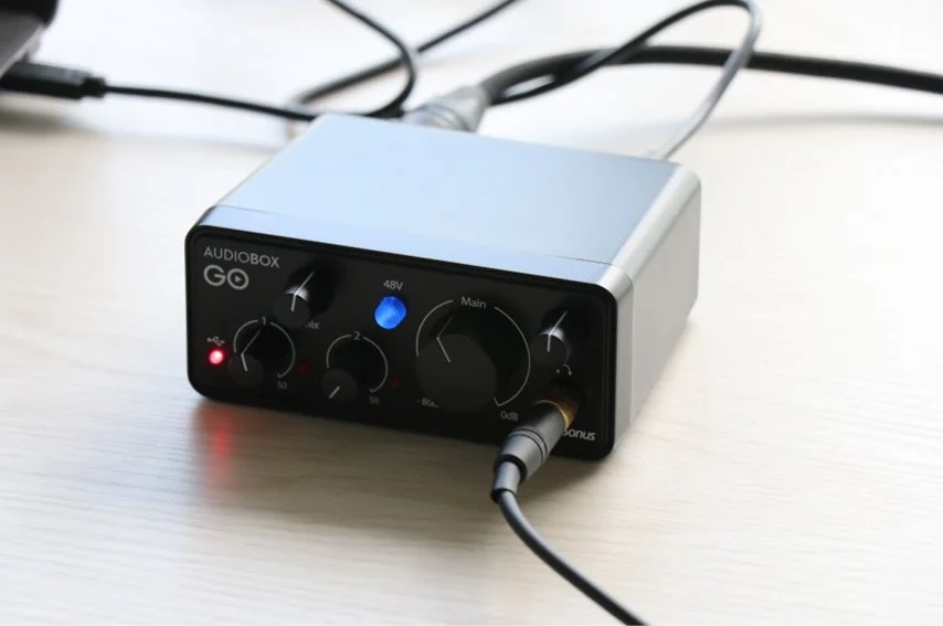 PreSonus AUDIO BOX GO 駆動中。正面やや左2