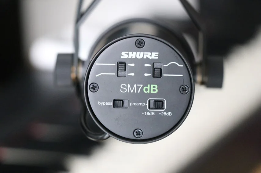 SHURE SM7dB 底面のコントロールパネル