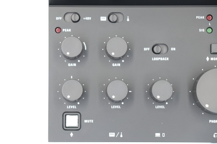 audio technica AT-UMX3の左側を上から撮影した