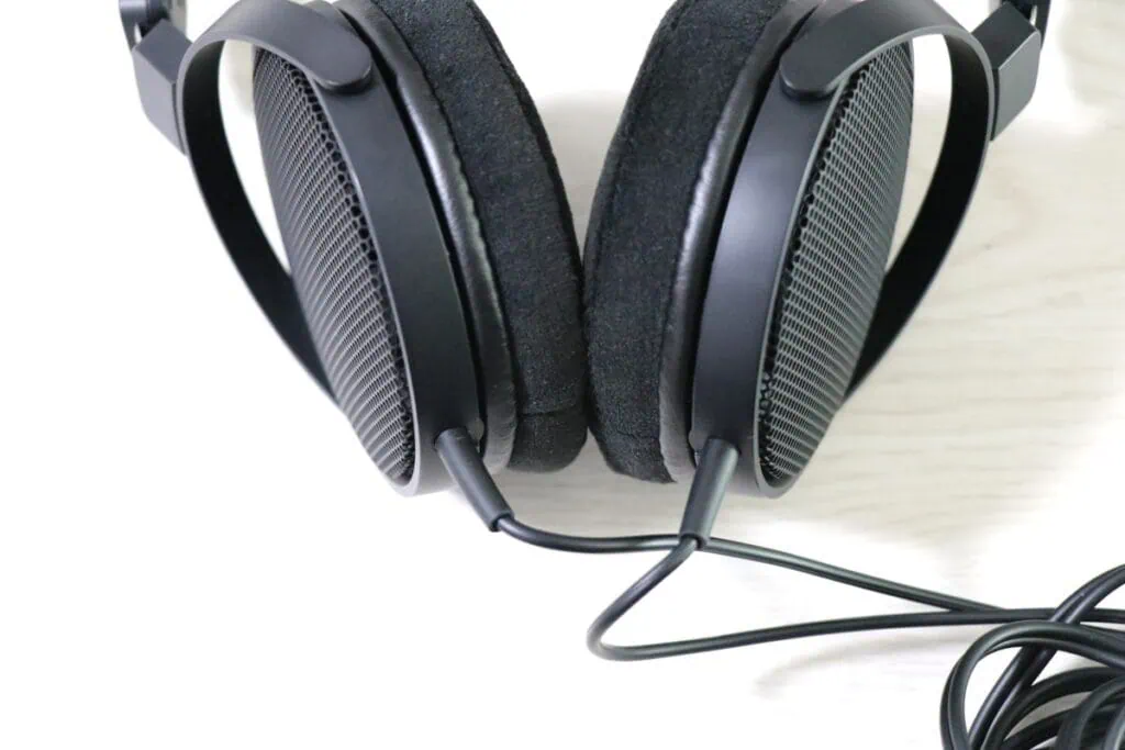 audio technica ATH-R30xの両耳出しケーブル。着脱不可