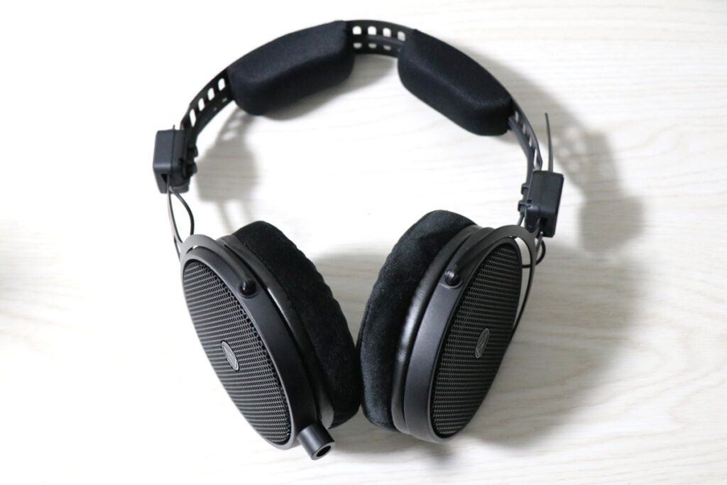 audio technica ATH-R50xを正面から撮った画像