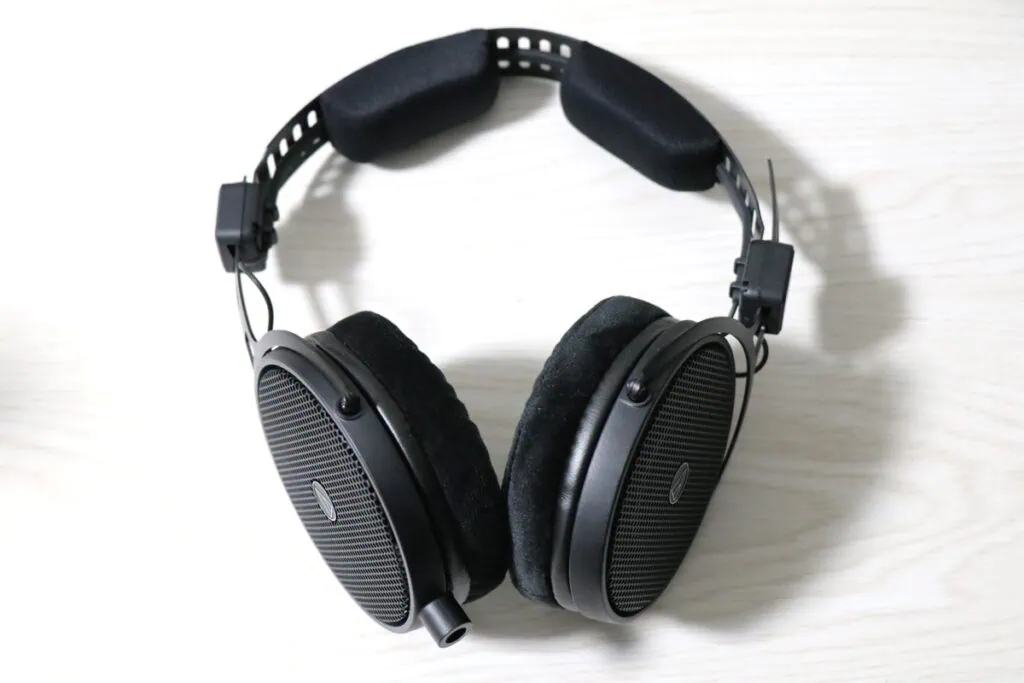 audio technica ATH-R50xを正面から撮った画像
