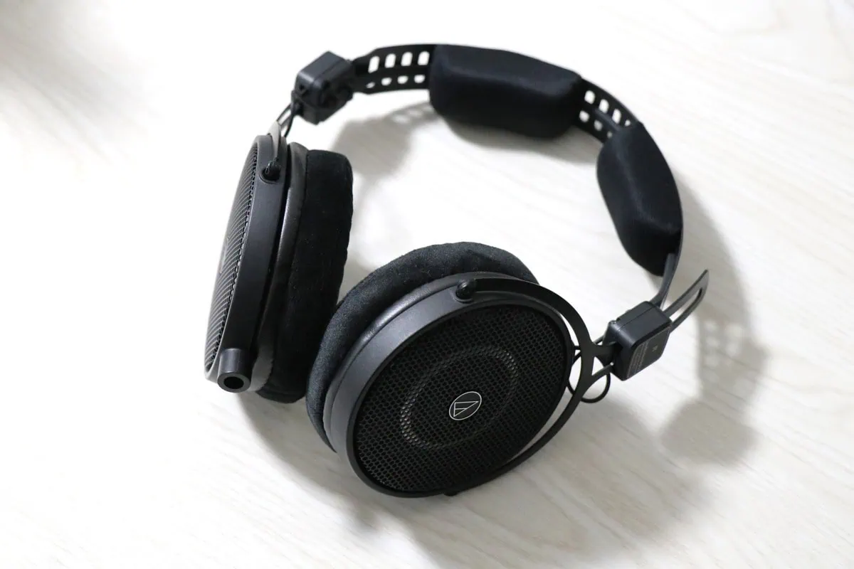 audio technica ATH-R50xを右斜めから撮った画像