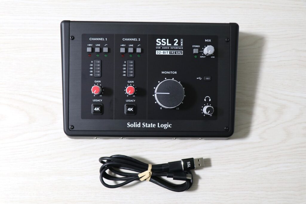 SSL2MKIIと付属のUSBケーブル