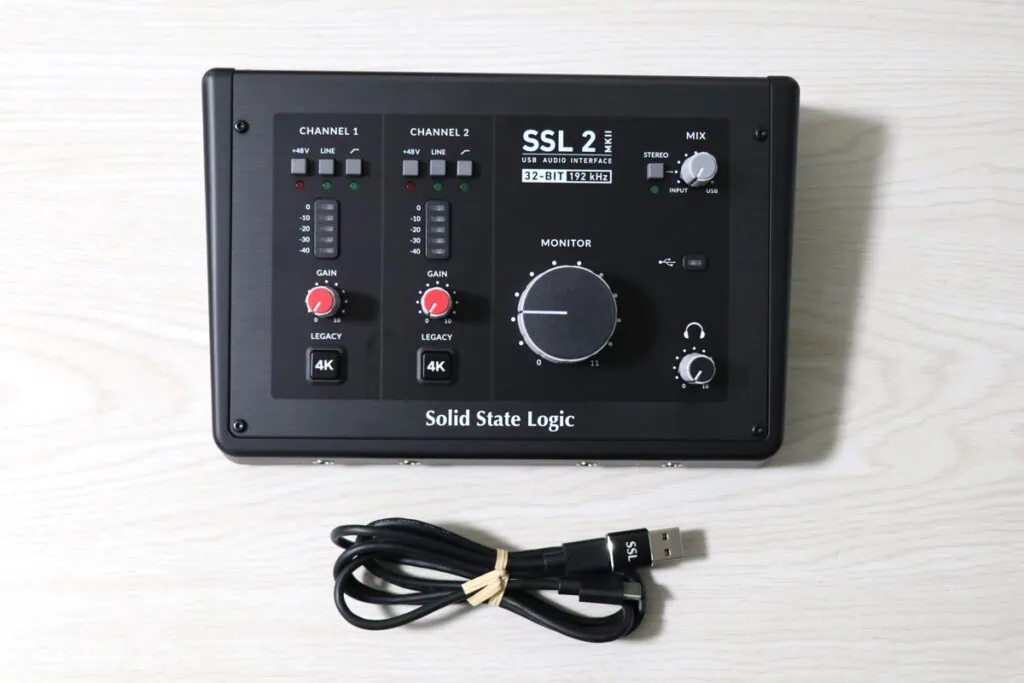 SSL2MKIIと付属のUSBケーブル