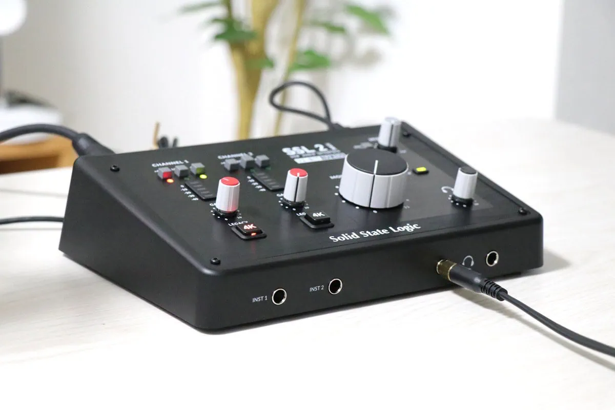 SSL2MKIIを左下から撮った写真