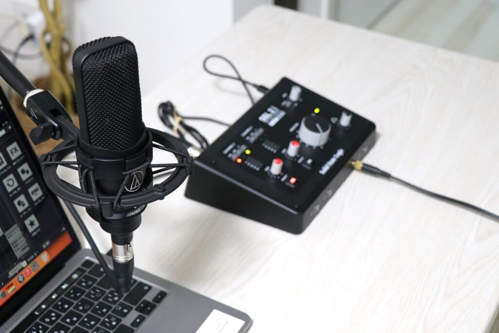 SSL2MKIIとコンデンサーマイクとノートパソコン