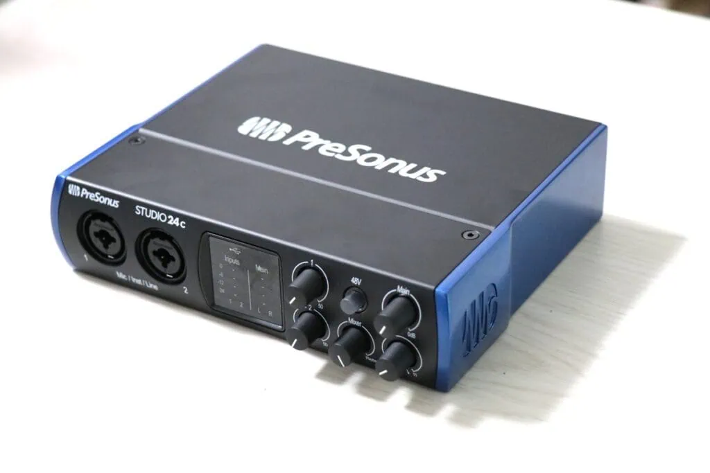 PreSonus Studio 24cの本体（斜め後ろからの別角度）