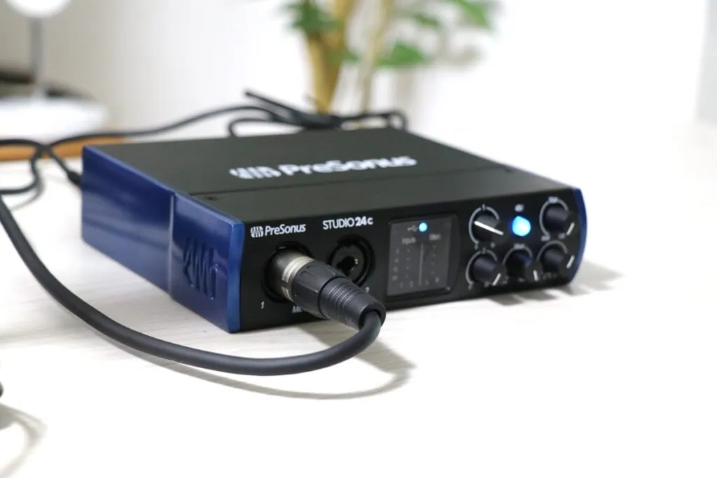 ノートパソコンと連携しDTM・配信環境に設置されたPreSonus Studio 24c