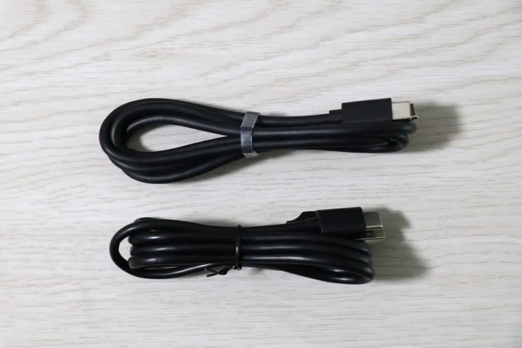 PreSonus Studio 24c付属のUSB Type-C to CケーブルとType-C to Aケーブル