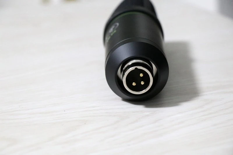 Mackie EM-91CのXLR端子部分