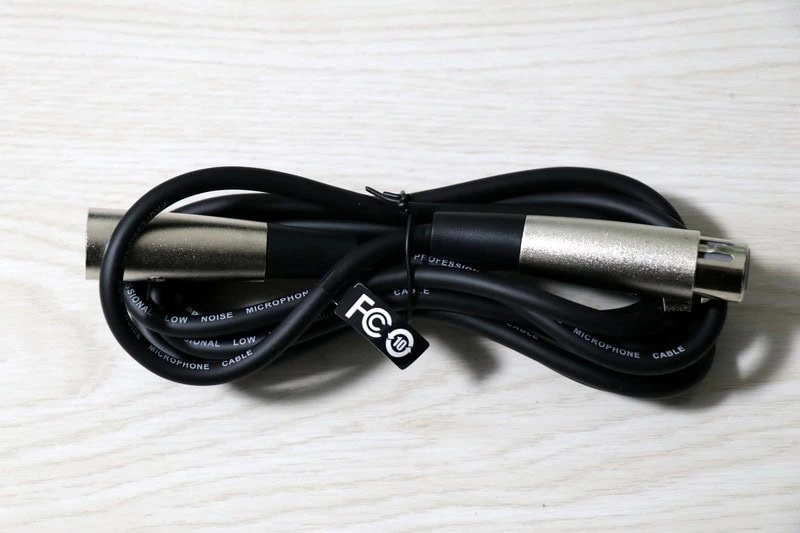 Mackie EM-91C付属のXLRケーブル