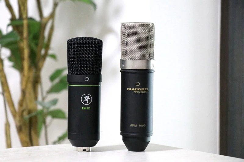 左がMackie EM-91C、右がマランツプロ MPM-1000