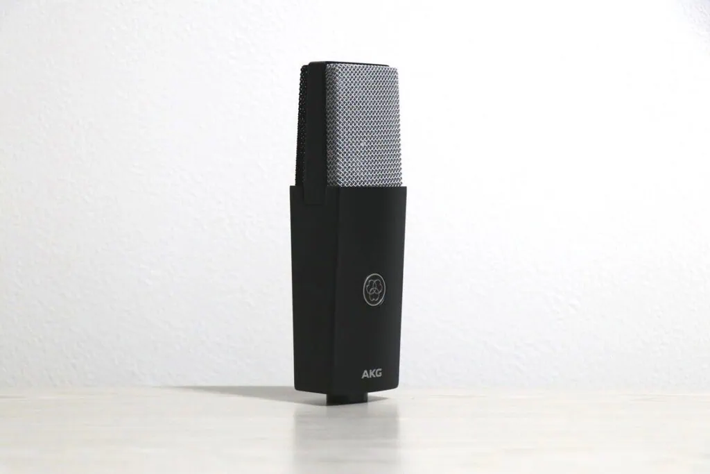 AKG C104を左斜めから撮った画像