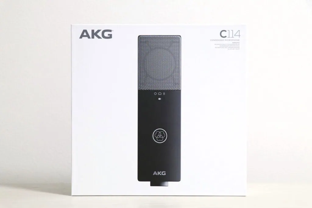AKG C114の外箱を正面から撮影した画像