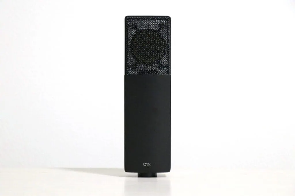 AKG C114を背面から撮影した画像