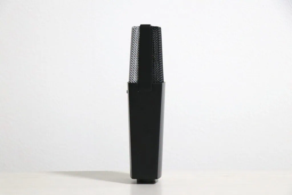 AKG C114を側面から撮影した画像