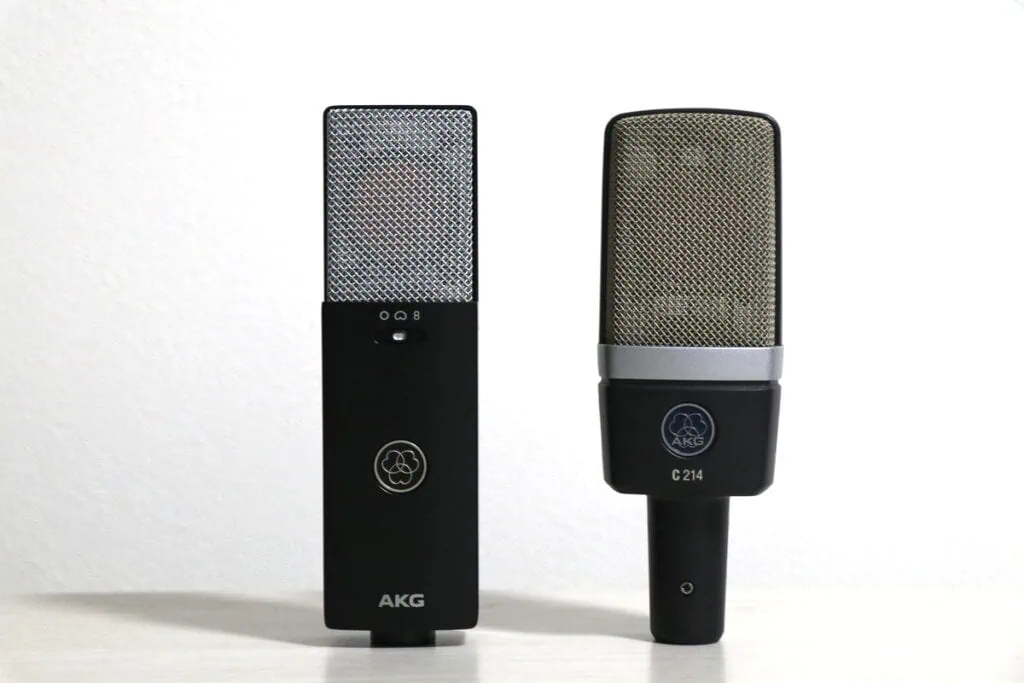 AKG C114とC214を並べた画像