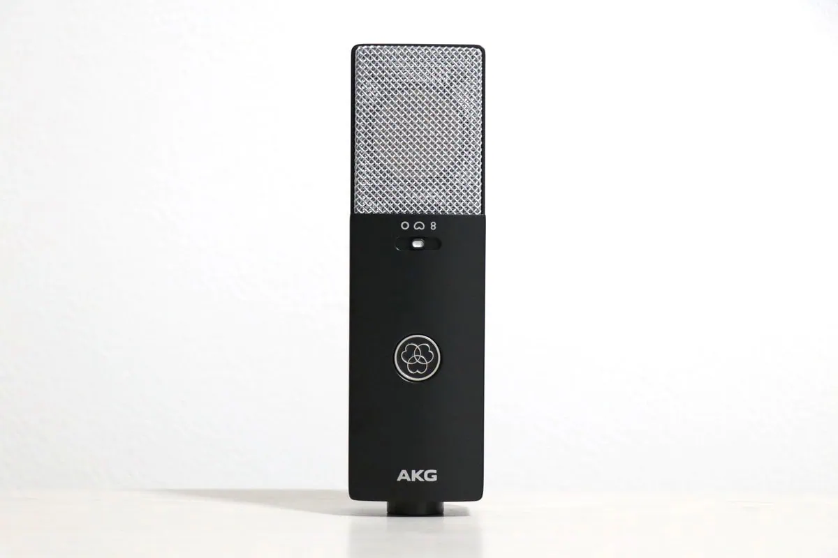 AKG C114を正面から撮影した画像